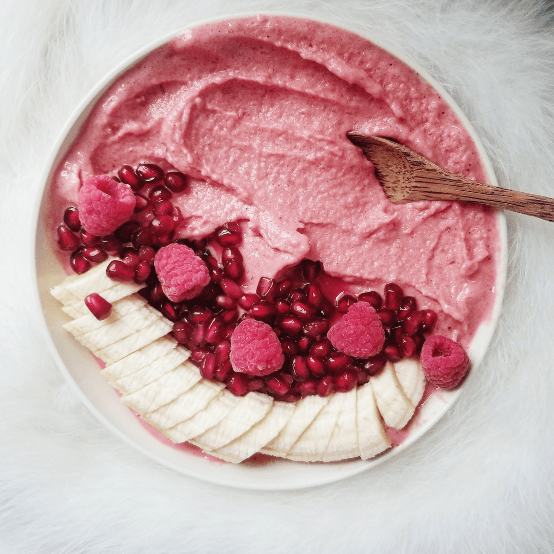 Pomegrenate raspberry protein smoothie bowl - Your Healthy Fix