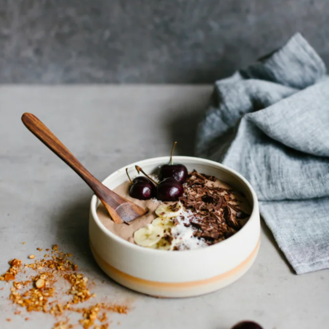 Chocolate hazelnut protein bowl recipe on www.yourhealthyfix.eu